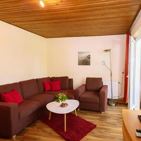Apartment Reetdachferienhaus Nur 50m Von Der Ostsee Entfernt *
