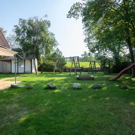Apartment Reetdachferienhaus Nur 50m Von Der Ostsee Entfernt